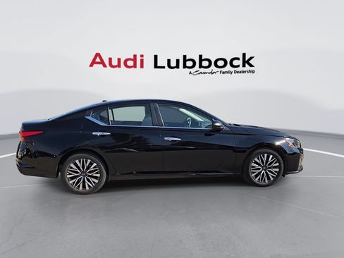 Used 2025 Nissan Altima 2.5 SV FWD image 9