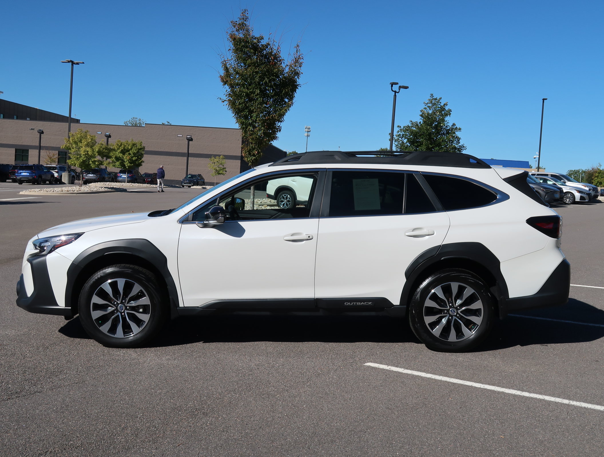 Used 2023 Subaru Outback Limited AWD/4WD image 5