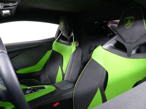 Used 2025 Lamborghini Revuelto image 22