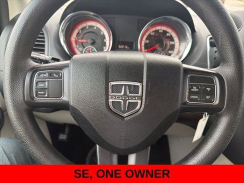 Used 2018 Dodge Grand Caravan SE w/ UConnect Hands-Free Group image 19