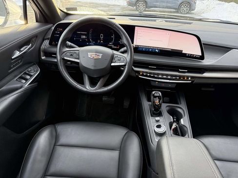 Used 2024 Cadillac XT4 Premium Luxury image 8