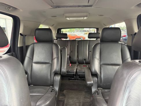 Used 2014 Cadillac Escalade ESV Luxury AWD/4WD image 18