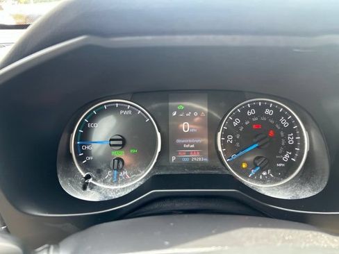 Used 2022 Toyota RAV4 LE AWD/4WD image 11