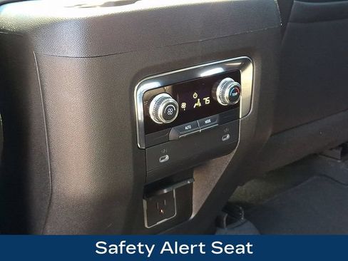 Used 2023 GMC Yukon SLT AWD/4WD image 19