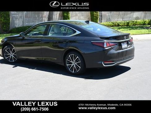 Used 2025 Lexus ES 300h w/ Premium Package FWD image 4