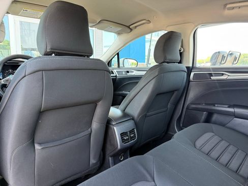 Used 2019 Ford Fusion SE FWD image 14