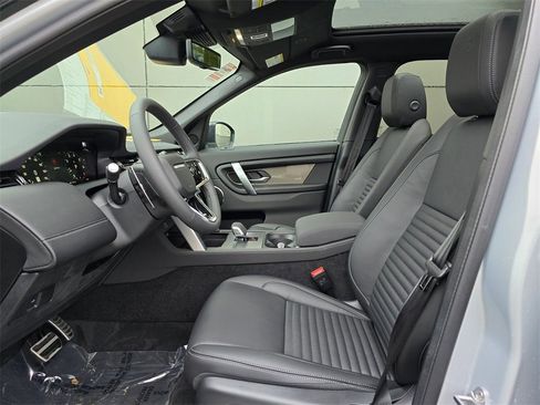 New 2025 Land Rover Discovery Sport Dynamic SE image 22