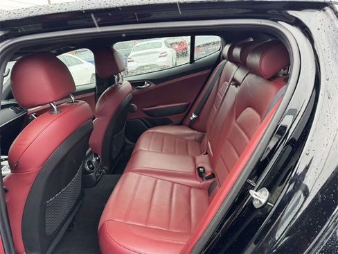 Used 2018 Kia Stinger GT2 image 12