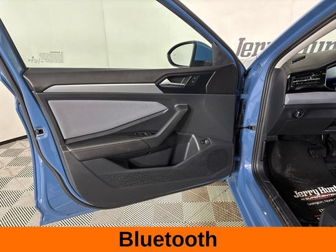 Used 2025 Volkswagen Jetta SE FWD image 10