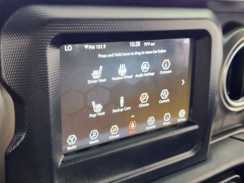 Used 2019 Jeep Wrangler Unlimited Sahara w/ Cold Weather Group AWD/4WD image 22