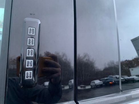 Certified 2024 Ford F250 Lariat w/ Black Appearance Package image 20