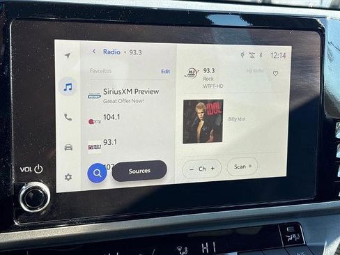 Used 2025 Toyota Camry SE image 13