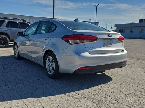 Used 2017 Kia Forte LX FWD image 4