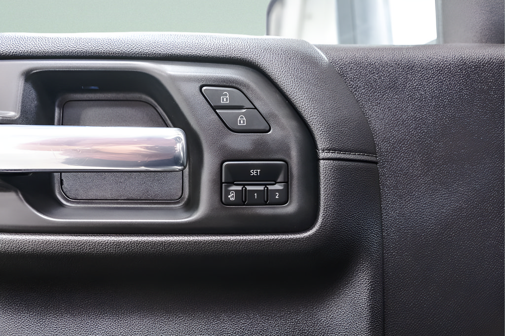 Used 2020 Chevrolet Silverado 1500 LTZ w/ LTZ Premium Package AWD/4WD image 27