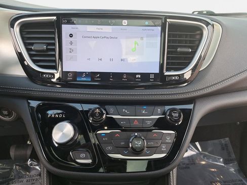 Certified 2024 Chrysler Pacifica Limited w/ S Appearance Package image 22