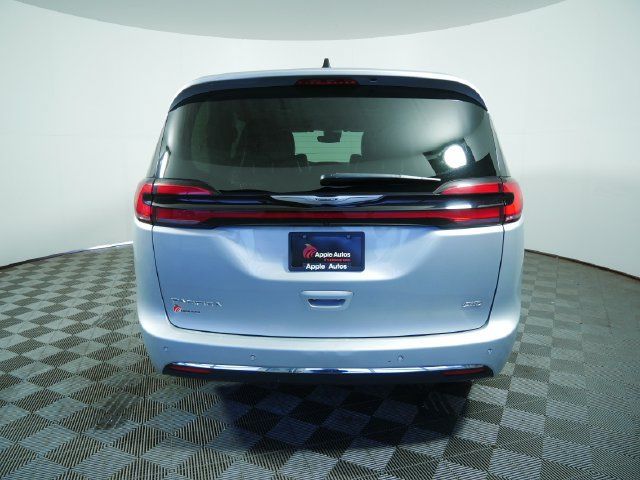 Certified 2023 Chrysler Pacifica Touring-L w/ Uconnect Theater Family Group AWD/4WD image 6
