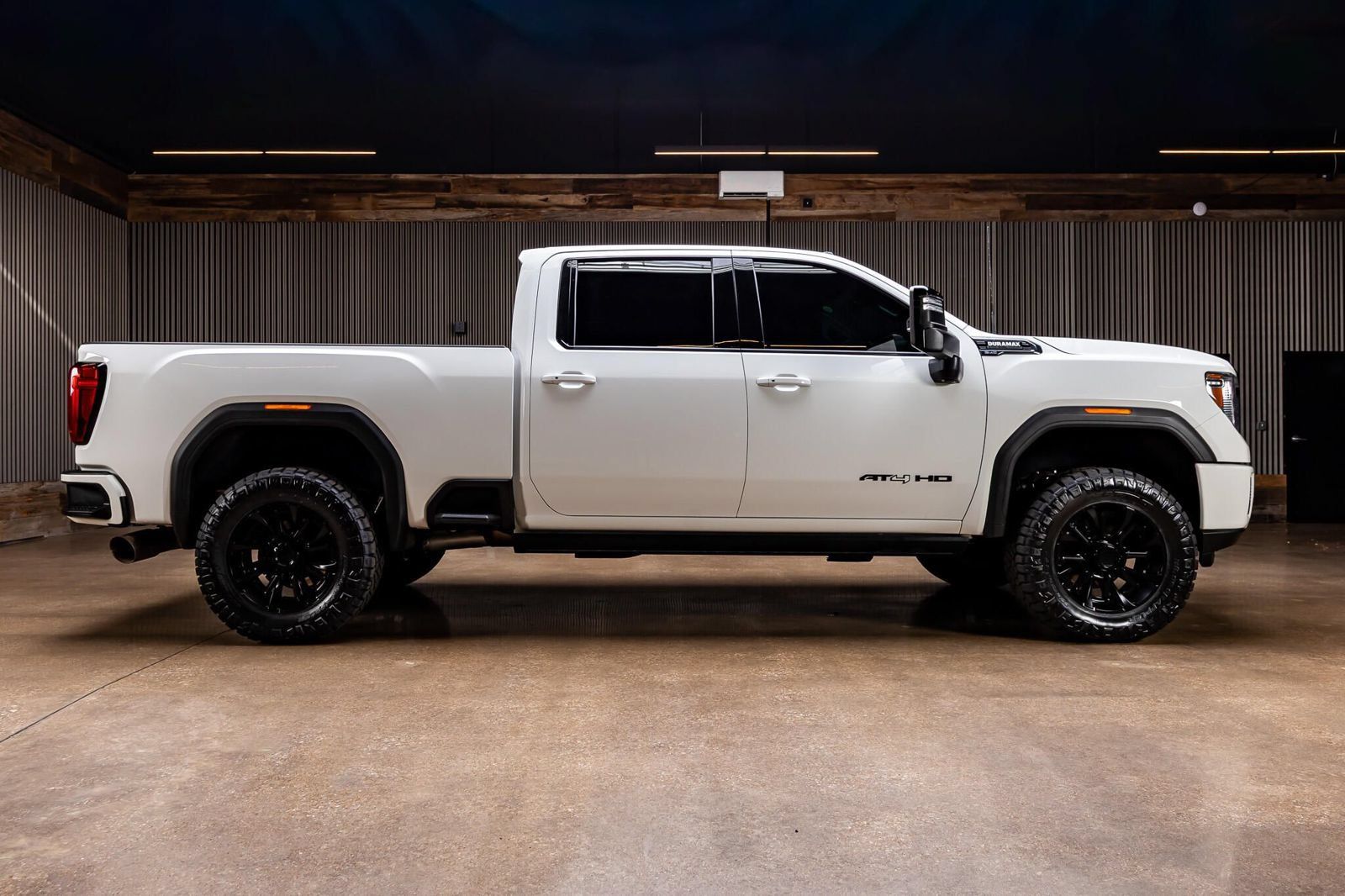 Used 2021 GMC Sierra 2500 AT4 w/ AT4 Premium Plus Package AWD/4WD image 11
