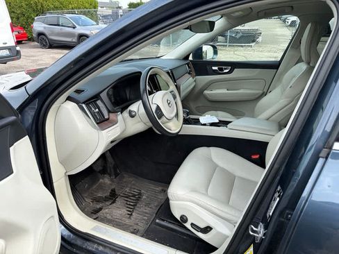 Used 2021 Volvo XC60 T5 Momentum AWD/4WD image 13