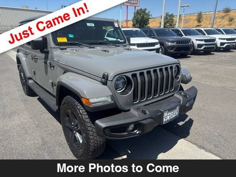 Used 2022 Jeep Wrangler Unlimited Sahara AWD/4WD image 8