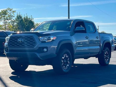 Used 2020 Toyota Tacoma TRD Off-Road image 3