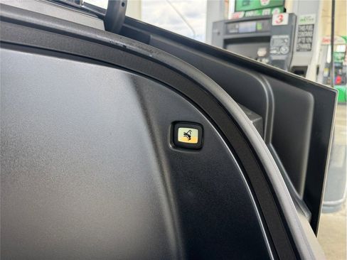Used 2024 Tesla Cybertruck AWD Crew Cab image 18