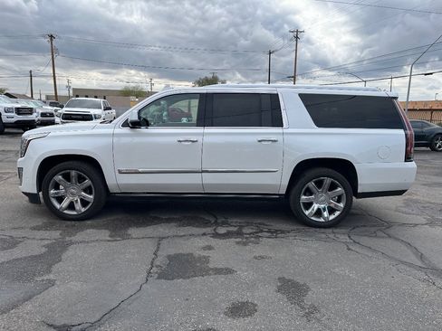 Used 2017 Cadillac Escalade ESV Premium Luxury image 6