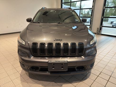 Used 2016 Jeep Cherokee Sport image 8
