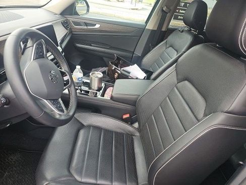 Used 2024 Volkswagen Atlas SEL AWD/4WD image 13