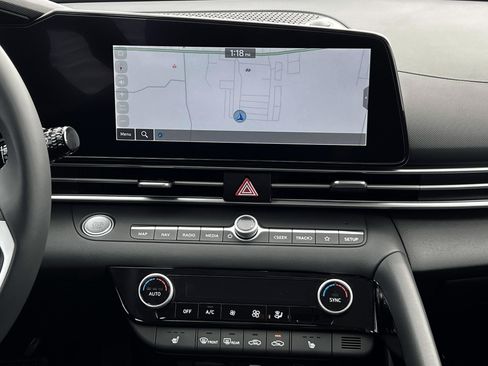 New 2025 Hyundai Elantra Limited FWD image 19