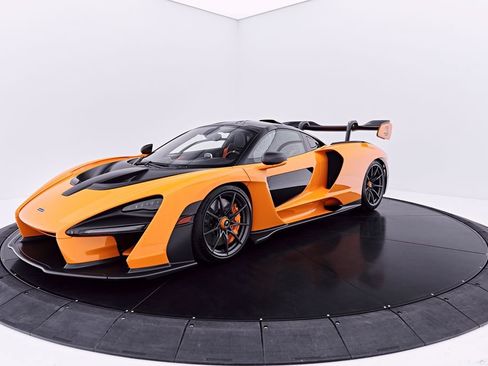 Used 2019 McLaren Senna RWD image 10