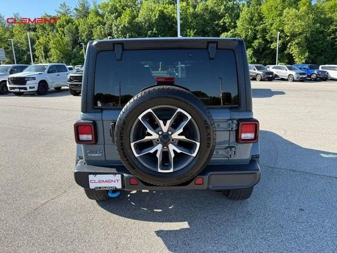 Used 2024 Jeep Wrangler Unlimited w/ Convenience Group AWD/4WD image 7