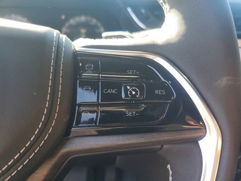 Used 2025 Jeep Grand Cherokee L Overland w/ Luxury Tech Group IV image 19