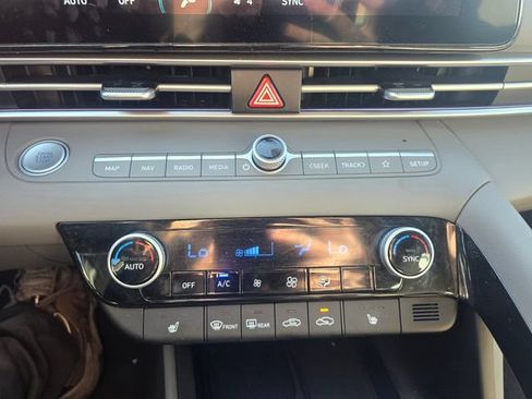 Used 2025 Hyundai Elantra SEL FWD image 25