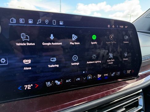 Used 2024 Chevrolet Traverse RS AWD/4WD image 25