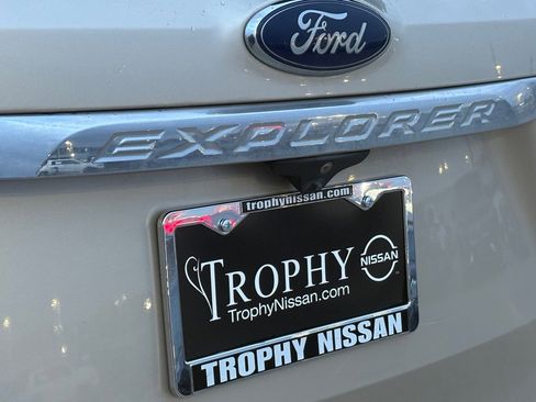 Used 2017 Ford Explorer Limited image 7