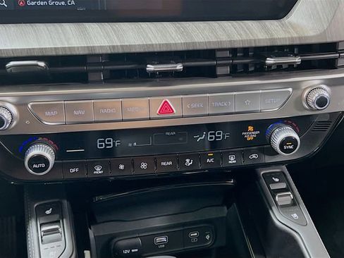 Certified 2025 Kia Telluride EX w/ EX Captain's Chair Package FWD image 16