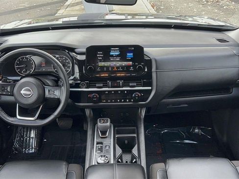 Certified 2024 Nissan Pathfinder SL image 32