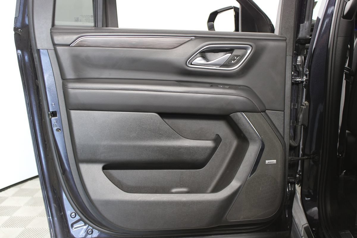 Used 2024 Chevrolet Suburban LT RWD image 7