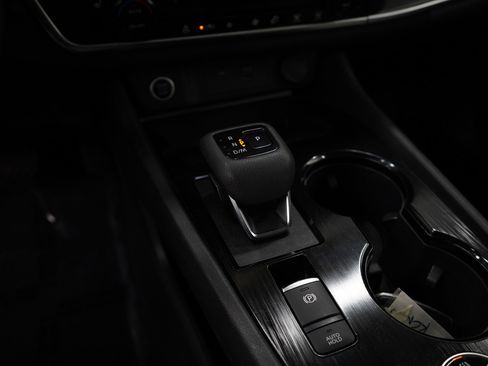 Used 2023 Nissan Rogue SV w/ SV Premium B Package image 22