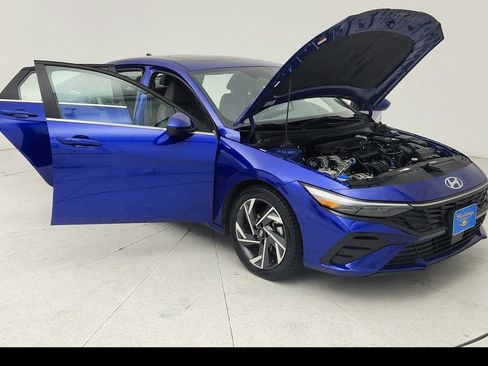 Used 2025 Hyundai Elantra SEL FWD image 9