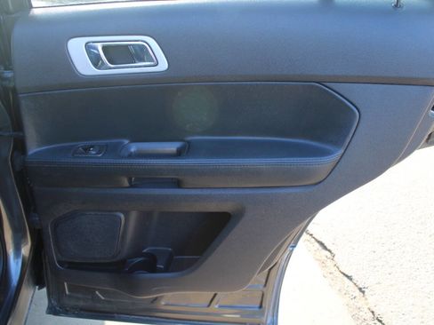 Used 2015 Ford Explorer XLT w/ Equipment Group 202B image 6
