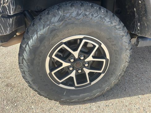 Used 2025 Jeep Wrangler Unlimited Rubicon image 19