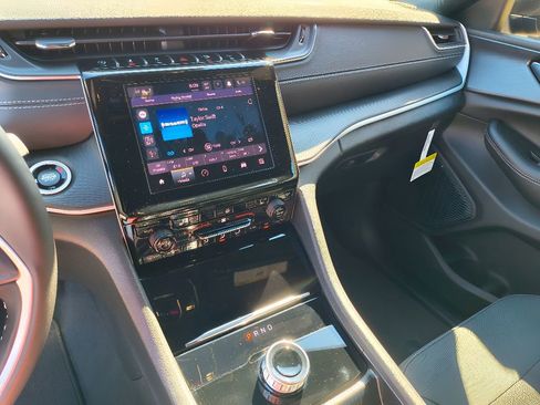 New 2025 Jeep Grand Cherokee Laredo X w/ Luxury Tech Group I AWD/4WD image 20