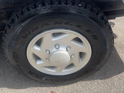 Used 2013 Ford E-250 and Econoline 250 RWD image 10
