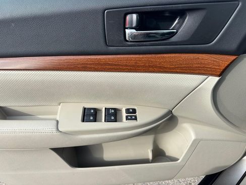 Used 2014 Subaru Outback 2.5i Limited image 16