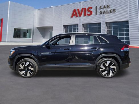 Used 2025 Volkswagen Atlas Cross Sport SE image 2