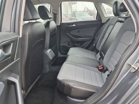 Used 2025 Volkswagen Jetta SE FWD image 21