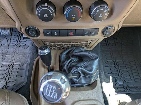 Used 2015 Jeep Wrangler Unlimited Sahara w/ Connectivity Group AWD/4WD image 17