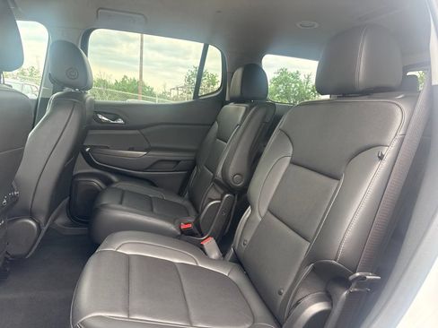 Used 2023 GMC Acadia SLT AWD/4WD image 12