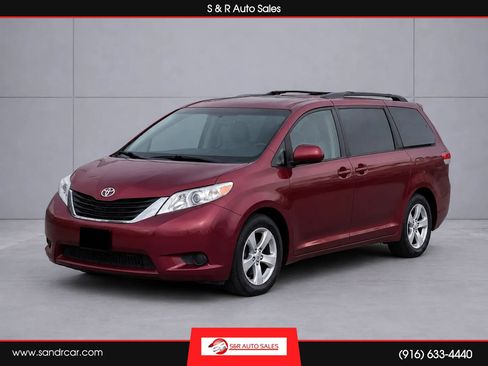 Used 2013 Toyota Sienna LE FWD image 1